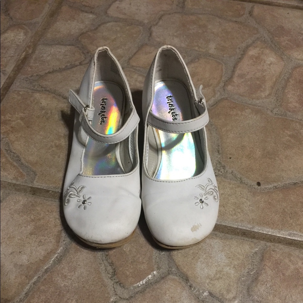 Girls size 9 1/2 white Trinkets dress shoes